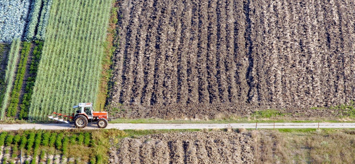 Τρακτερ χωράφι